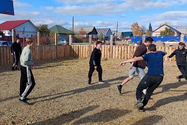 В поселке Первомайский Орска открылась детская площадка